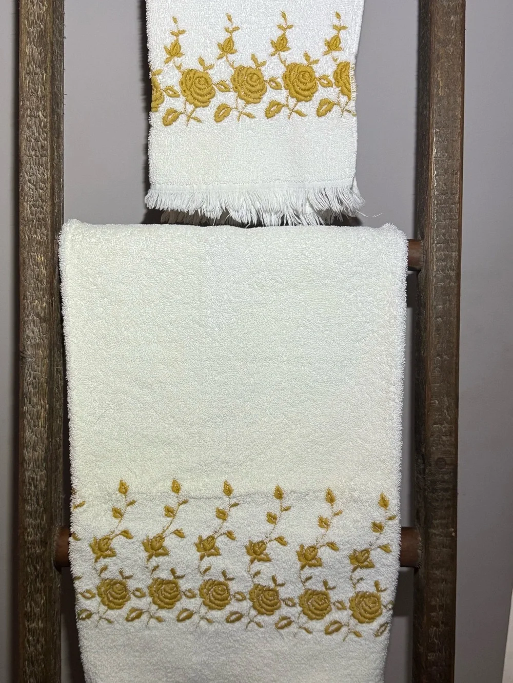 Cream Bath Towel Set with Gold Rose Embroidery